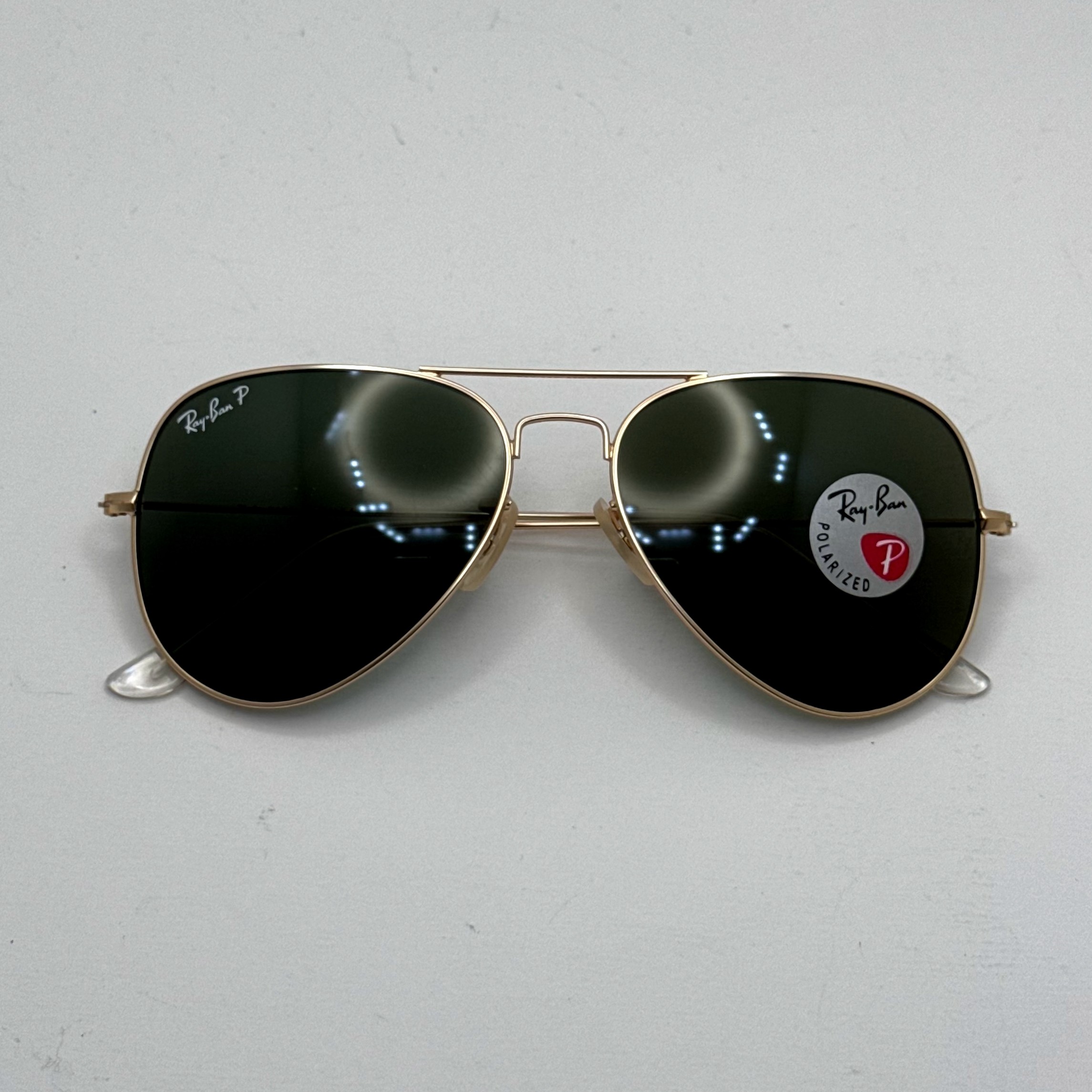 عینک ریبن خلبانی شیشه سنگ پلاریزه سبز با فریم طلایی به همراه پک کامل ریبن کد Rayban RB 3026