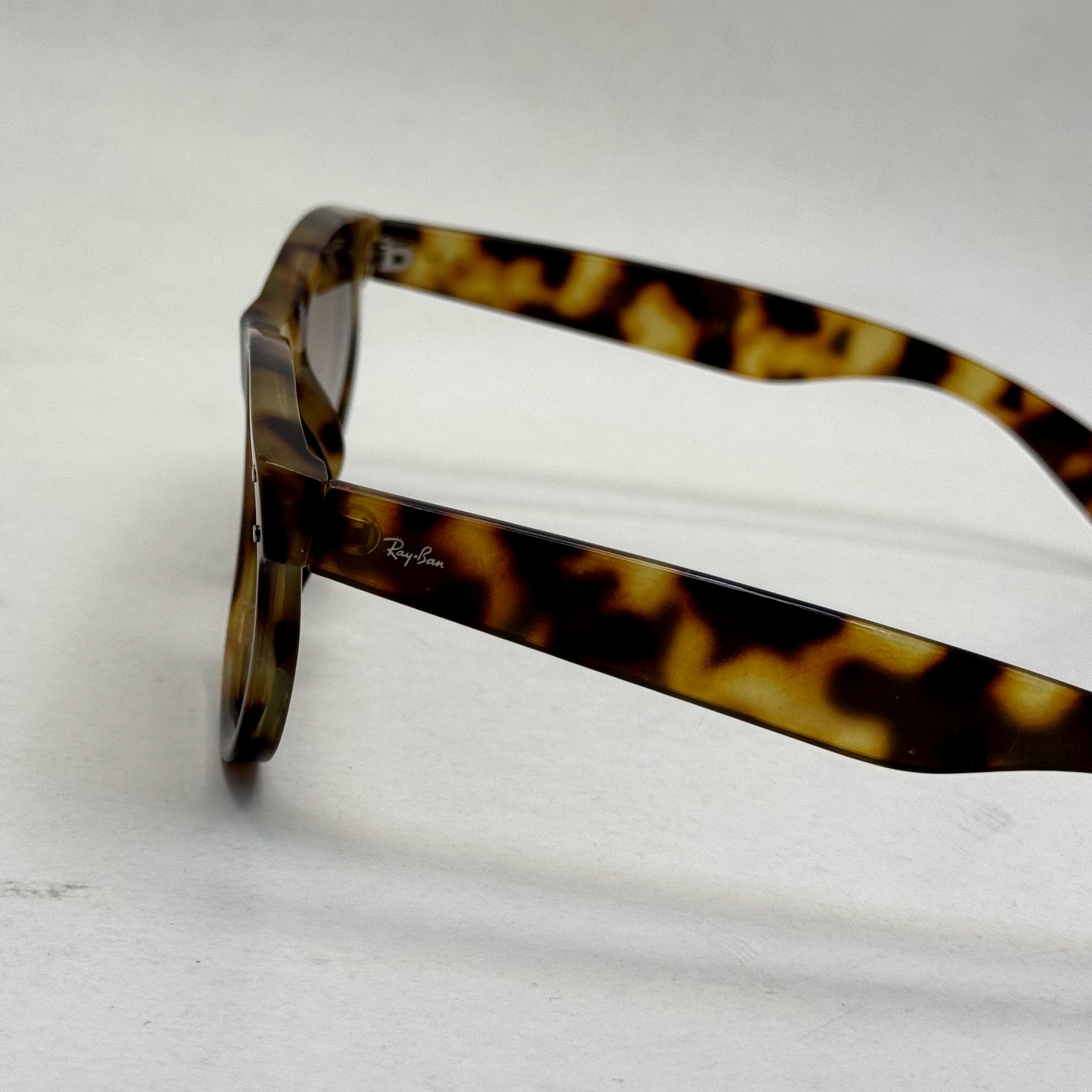 عینک آفتابی ریبن ویفرر ریورس پلنگی به همراه پک کامل rayban