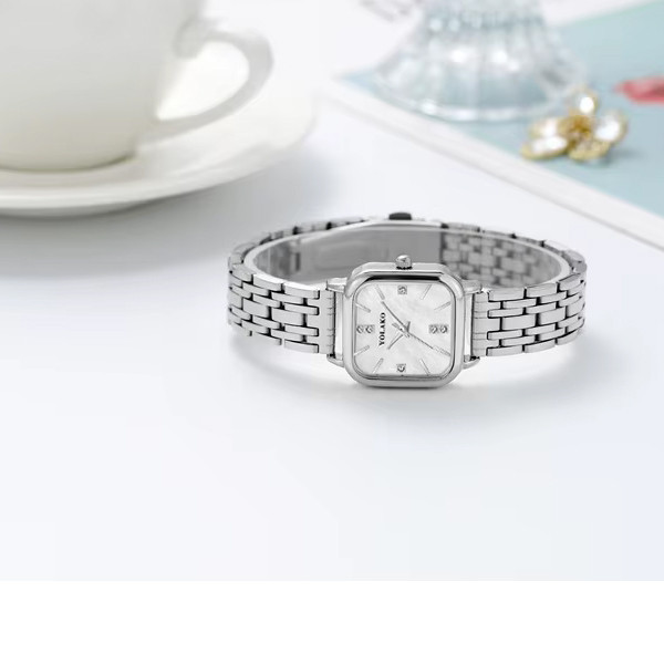 ساعت مچی عقربه ای زنانه یولاکو مدل کوارتز کد y-n01