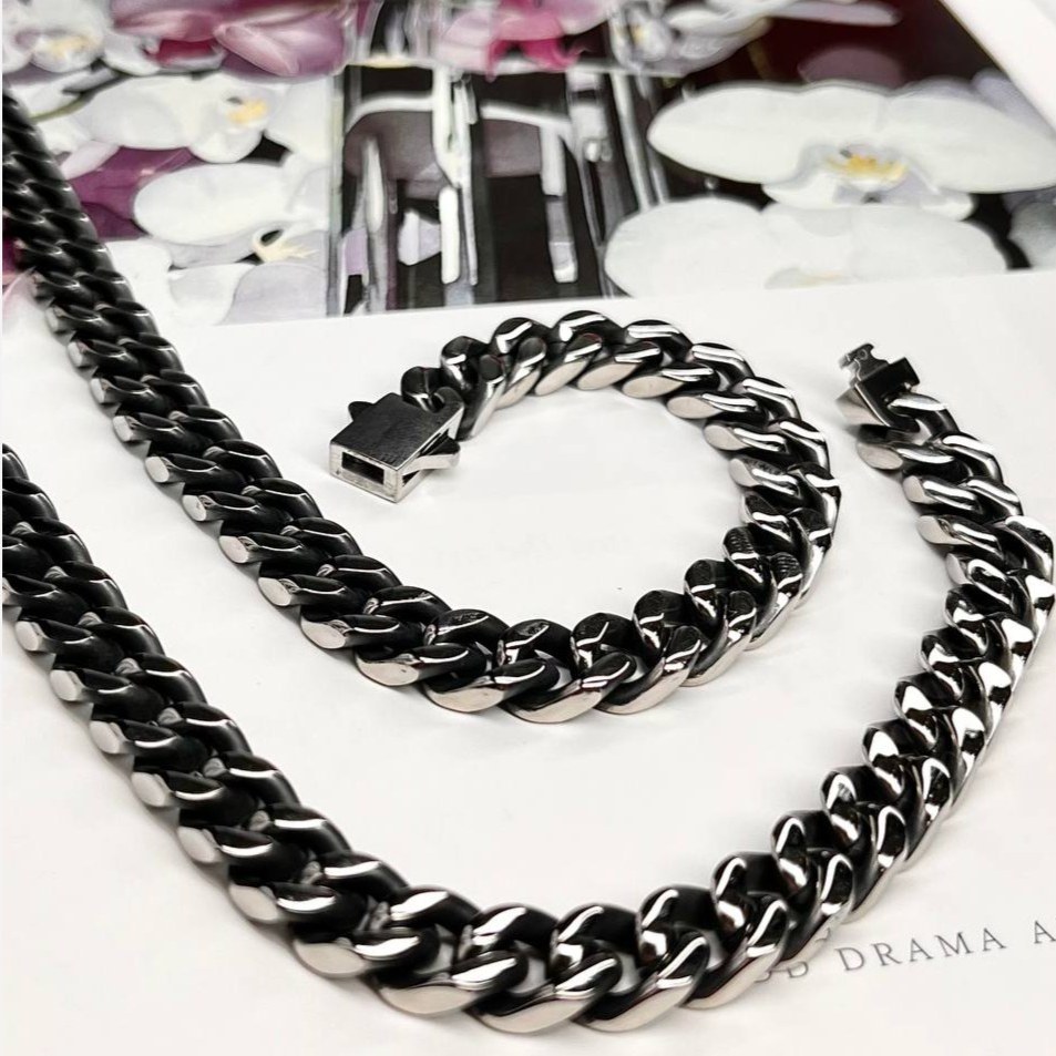 گردنبند مردانه طرح کارتیه Cartier سیاه قلم جنس استیل عیار 316 رنگ ثابت کد ztk (پس کرایه)