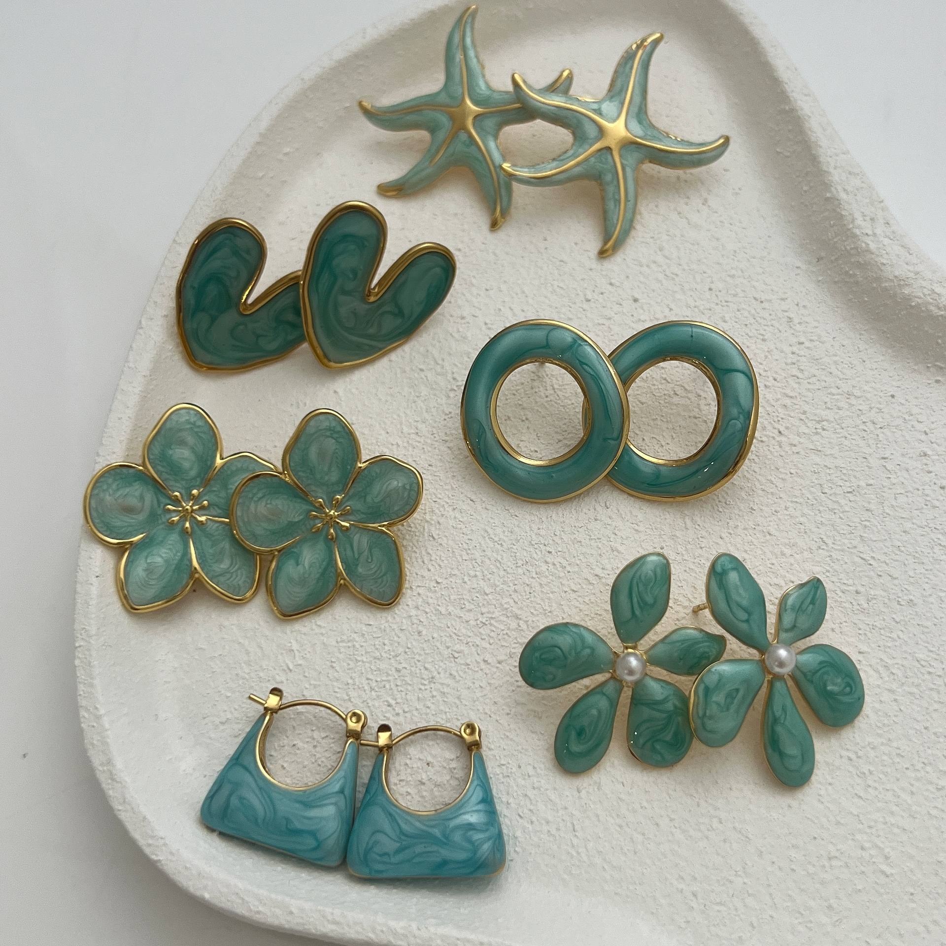 گوشواره میناکاری شده زنانه طرح پاپیون ، پروانه ، برگ ، قلب رنگ ثابت کد ztj (پس کرایه)