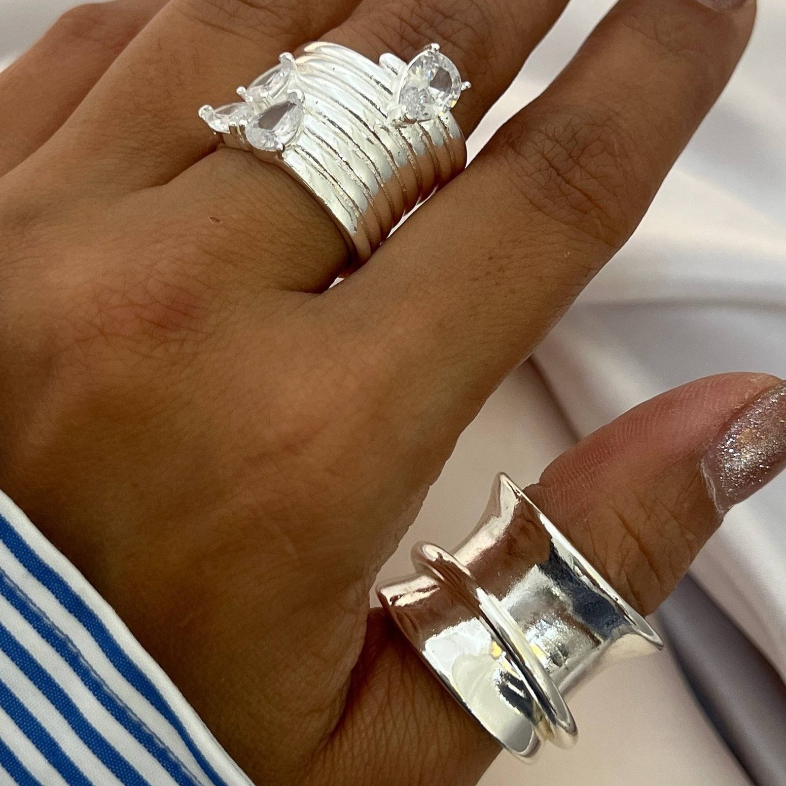 انگشتر زنانه مینیمال طرح کارتیه Cartier فری سایز freesize رنگ ثابت کد ztj (پس کرایه)