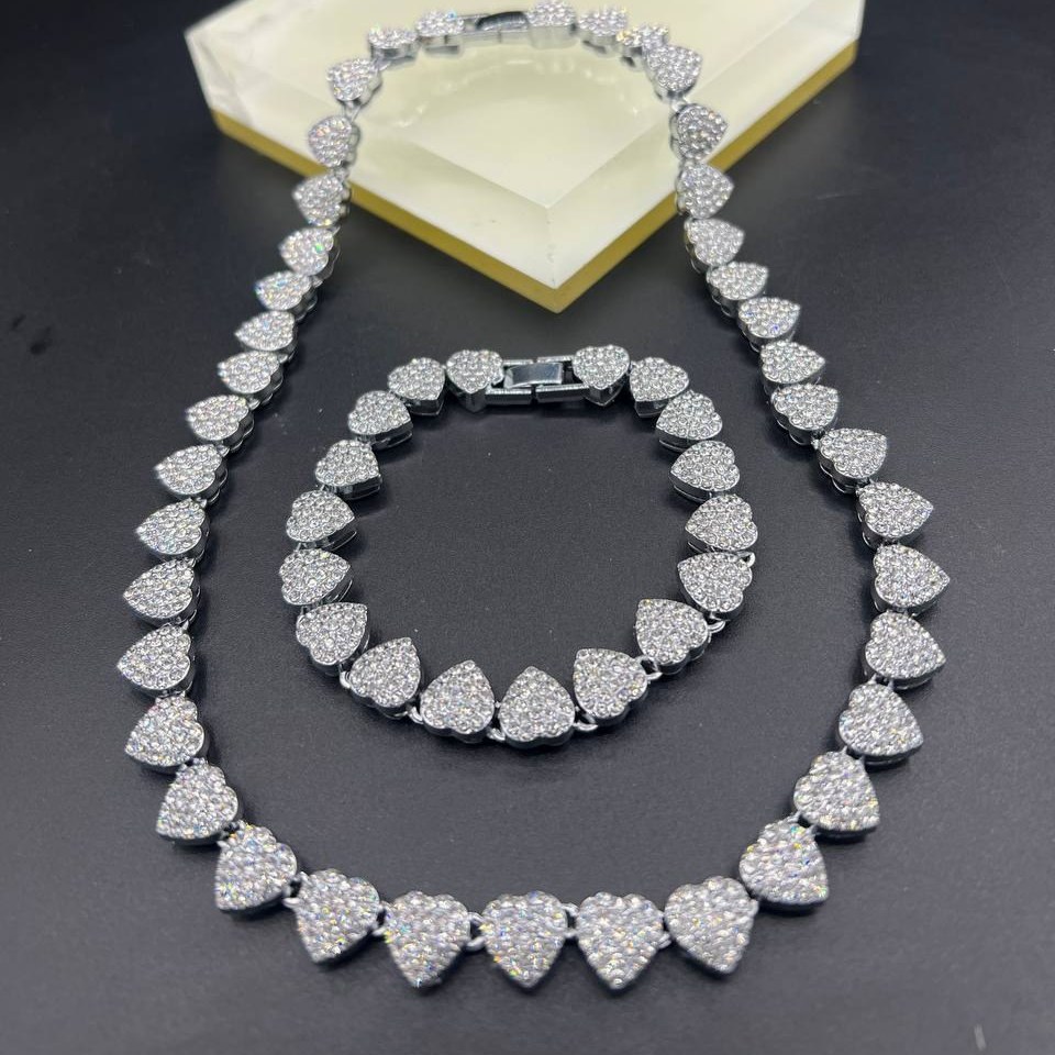 ست گردنبند و دستبند نگین جواهری فول نگین طرح قلب طلایی و نقره ای رنگ کاملا ثابت کد el (پس کرایه)