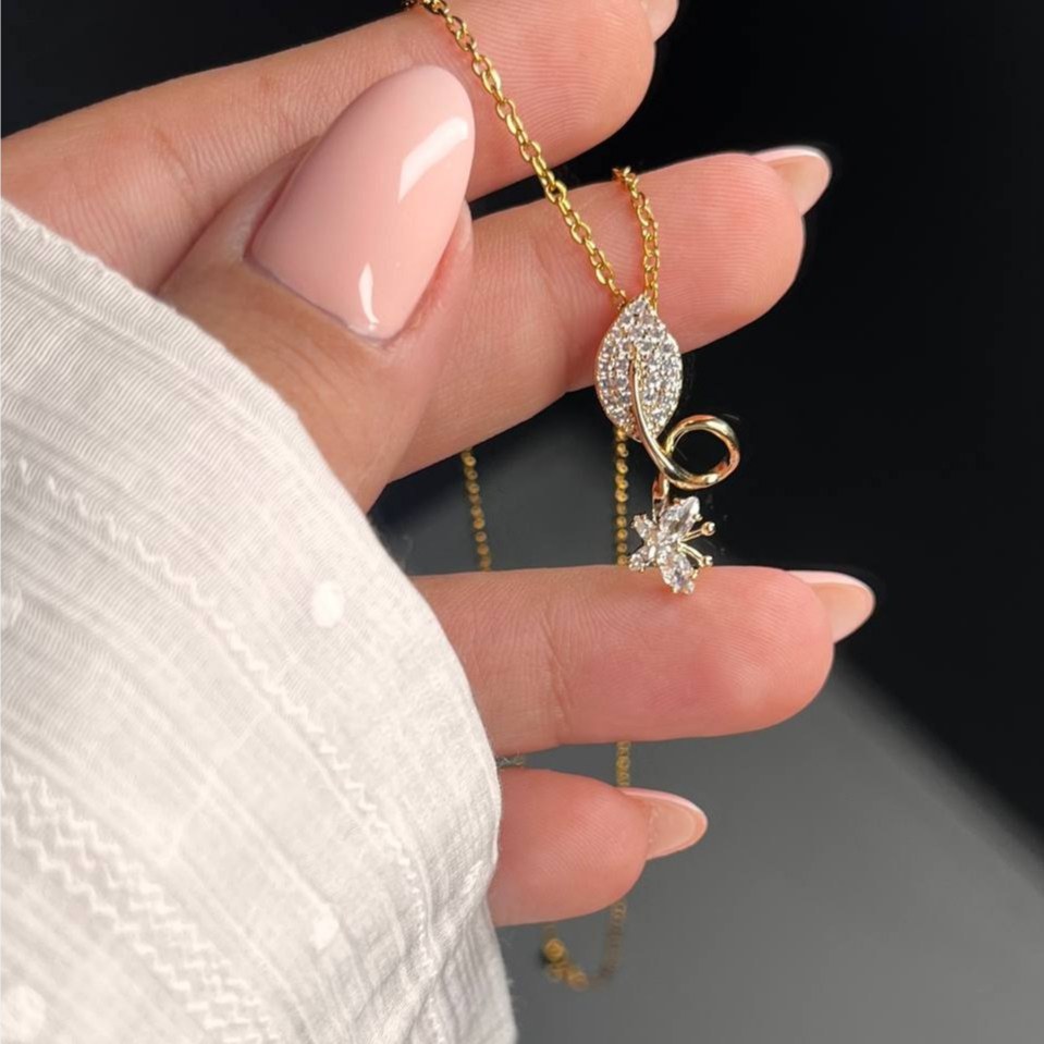 گردنبند و آویز پلاک طرح جواهری زنانه طرح گل آبی نگین تنوع طرح رنگ ثابت کد tk (پس کرایه)