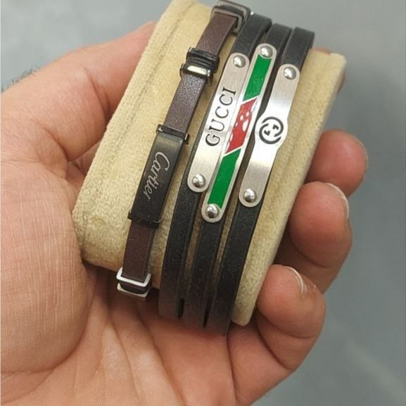 دستبند چرمی قفل و پلاک استیل مردانه کارتیر Cartier کیفیت چرم عالی تنوع طرح رنگ ثابت کد bn (پس کرایه)