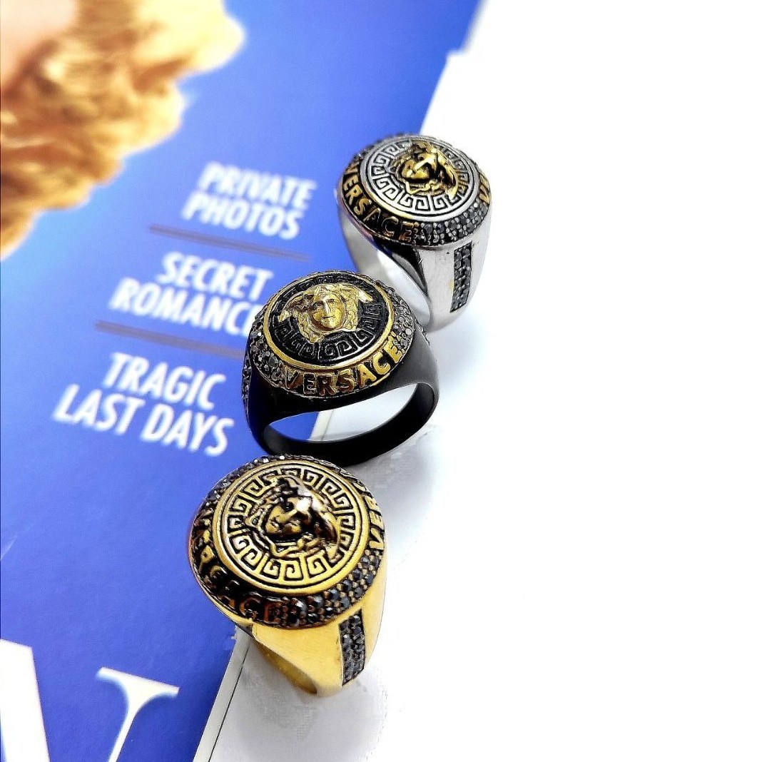 انگشتر استیل مردانه طرح ورساچ VERSACE رنگ ثابت و ضد حساسیت کد mp (پس کرایه)