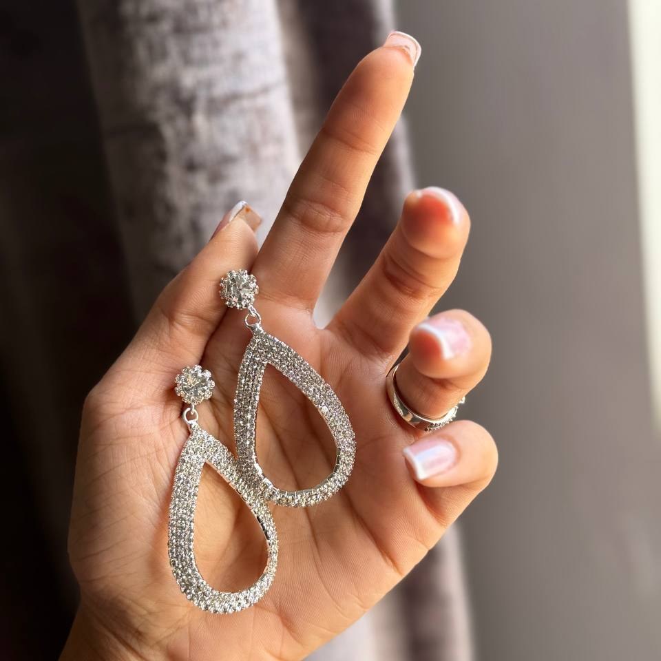 گوشواره طرح جواهری طرح تنیسی پروانه فول نگین آویز تنوع طرح رنگ ثابت کد sm (پس کرایه)