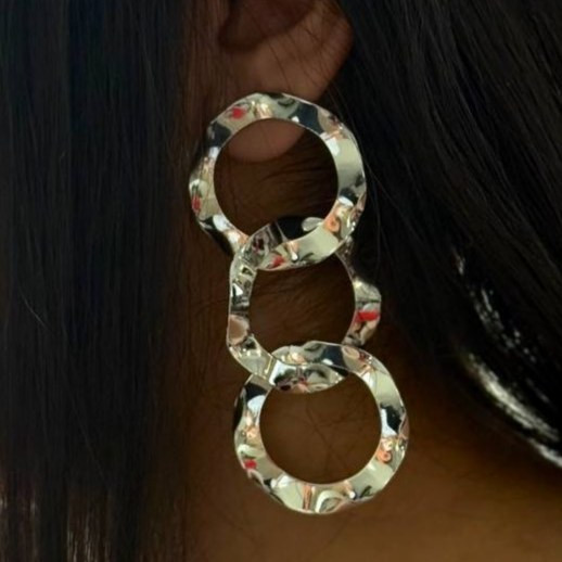 گوشواره آبکاری نقره زنانه طرح آویز سه حلقه رنگ ثابت کد sm