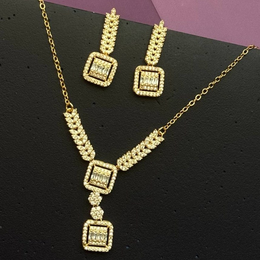 نیم ست گردنبند و گوشواره طرح جواهری زنانه طرح نگین رنگ ثابت کد sm