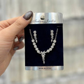 نیم ست گردنبند و گوشواره طرح جواهری طرح آویز اشکی نگین رنگ ثابت با تنوع مدل کدgy