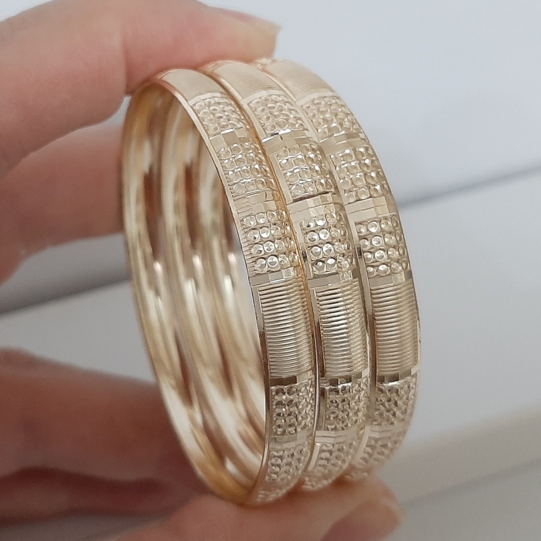النگو طلاروس بسیار با کیفیت پک 3 تایی کاملا رنگ ثابت و مناسب استفاده دائم