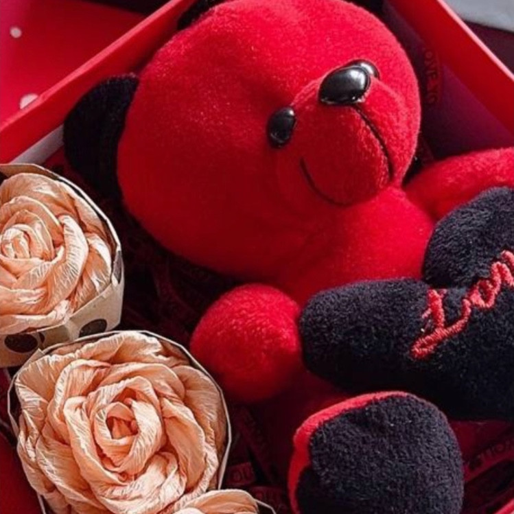 پک هدیه کامل ساعت و دستبند زنانه و دخترانه بهمراه گل رز خرس بالشتک ساعت ارسال رایگان