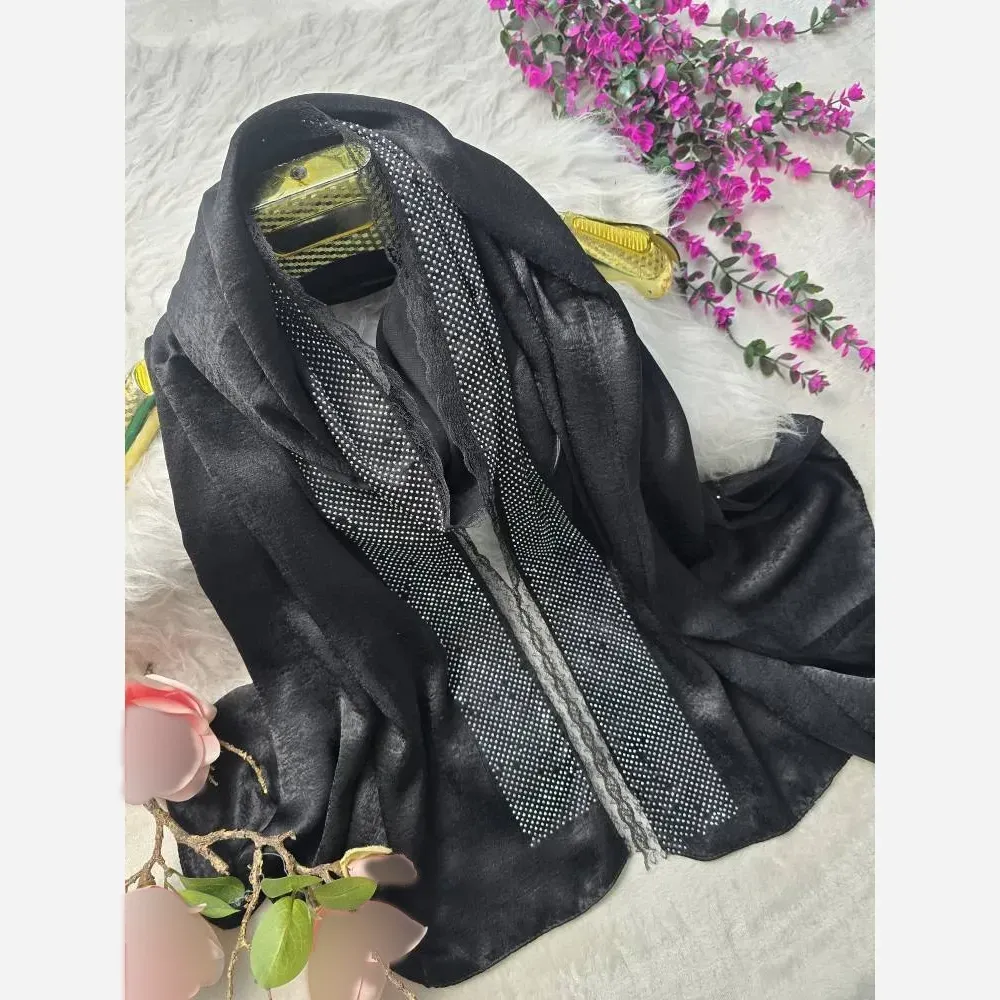 شال مجلسی مشکی کوپرا لب نگین و دانتل ابعاد 180 در 73 سانتیمتر