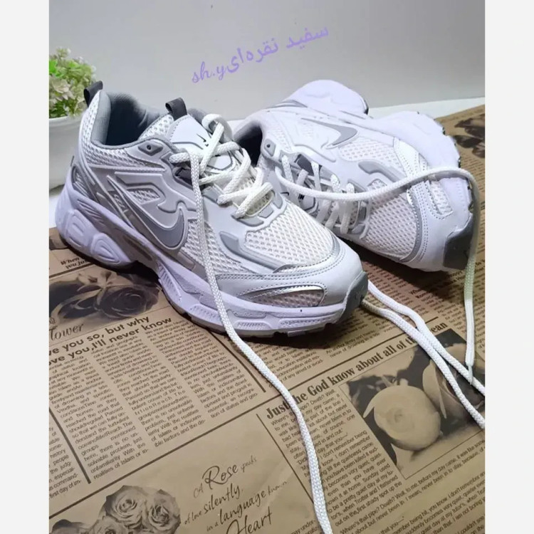 کفش کتانی زنانه نایک مدل V5K با زیره پی یو و رویه پارچه ویژن خارجی سایز 37 تا 40