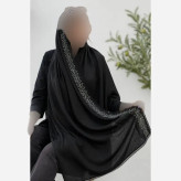 شال مجلسی گلدوزی شده جنس کریشه پلاس با حاشیه دانتل ابعاد 180 در 62 سانتیمتر