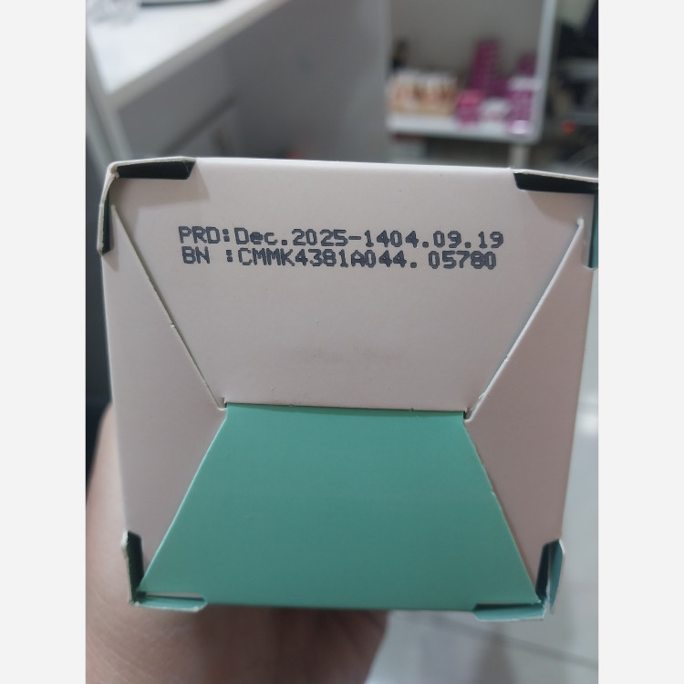 کرم مرطوب کننده و آب رسان کلامین حاوی کلاژن هیدرولیز شده ویتامین سی و روغن امگا 3