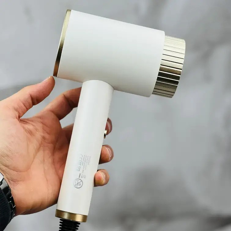 سشوار مسافرتی 1800 وات روزیا مدل  Travel hair dryer 1800 watts Rosia model