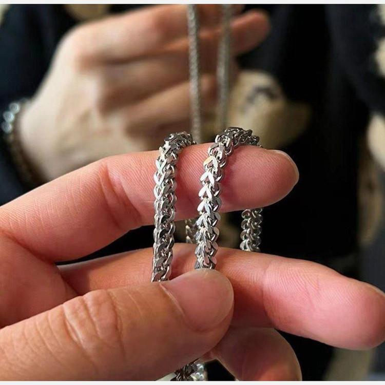 گردنبند مکعبی استیل گالری هیما