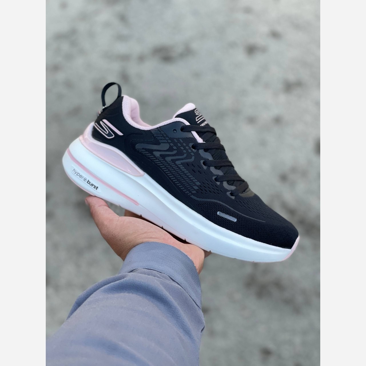 کتونی زنانه اسکیچرز کربنی مناسب رانینگ
