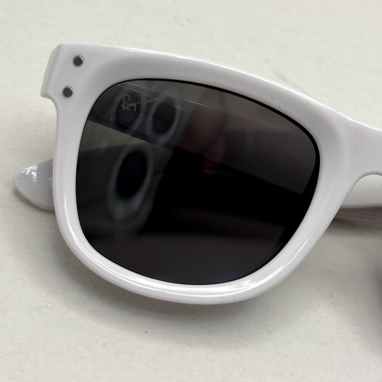 عینک آفتابی ریبن ویفرر ریورس سفید به همراه پک کامل rayban (ارسال رایگان)
