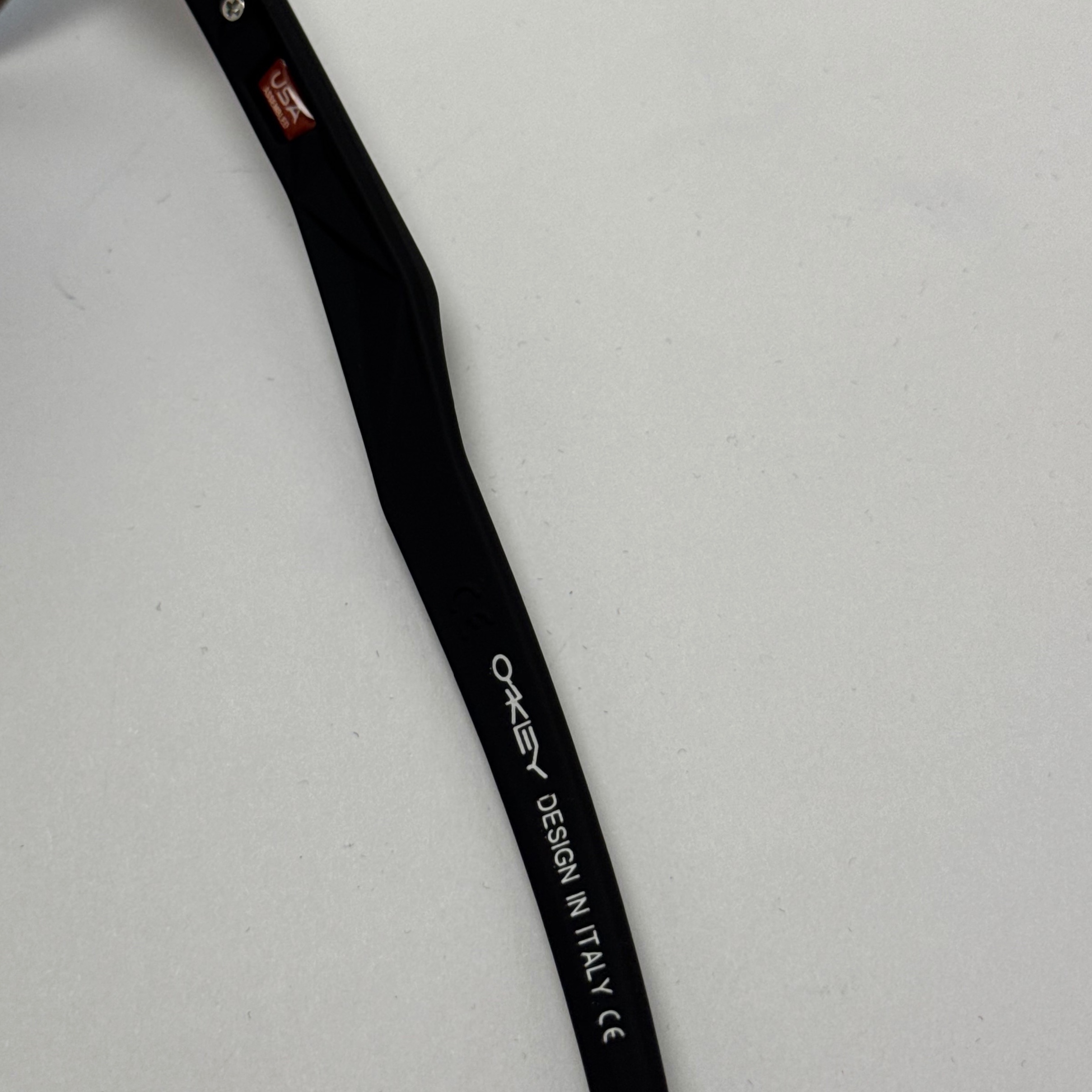 عینک آفتابی اسپرت اوکلی OAKLEY مدل SUTRO فریم مشکی عدسی آتیشی (ارسال رایگان)