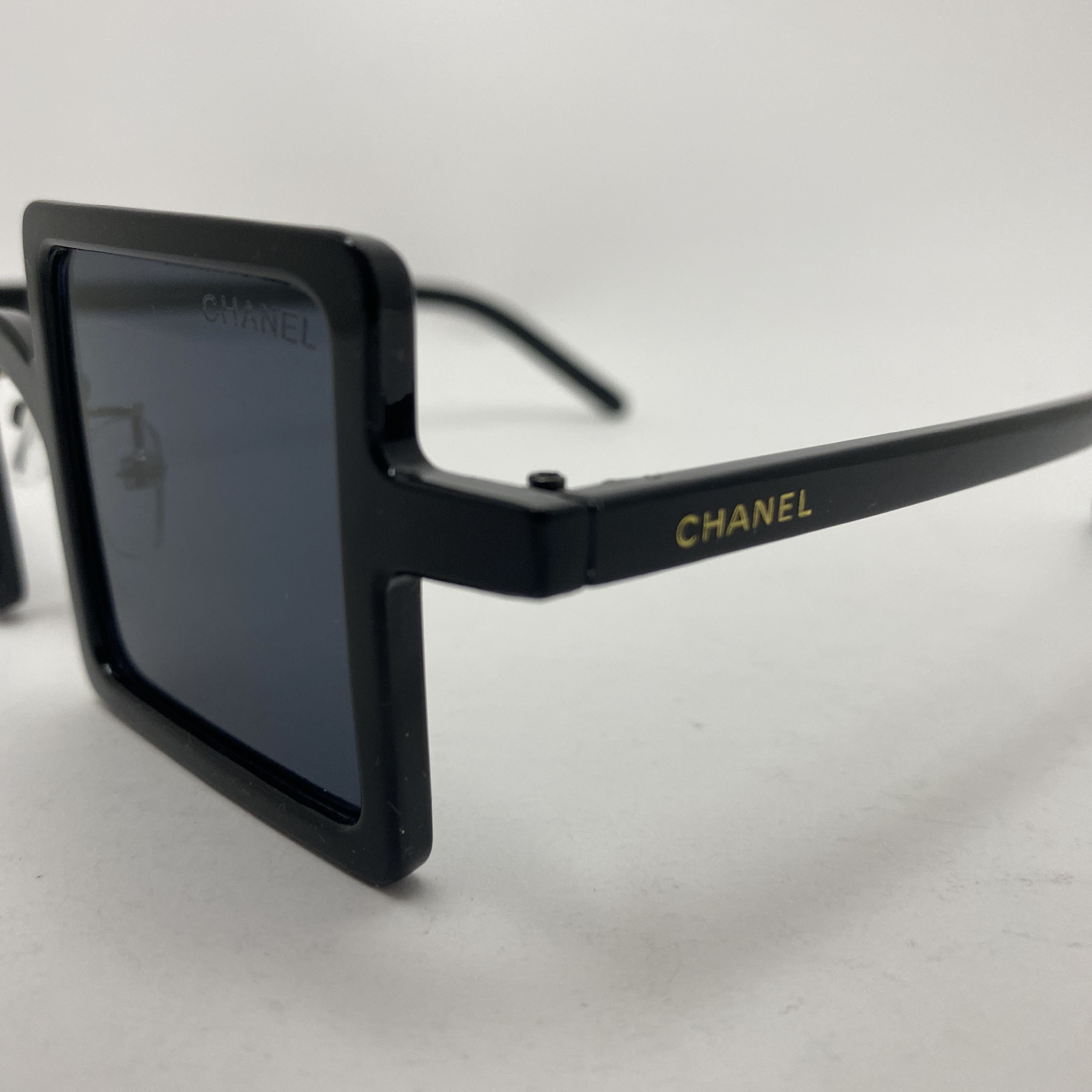 عینک آفتابی شنل CHANEL مربعی مشکی خاص به همراه کاور و دستمال مخصوص (ارسال رایگان)