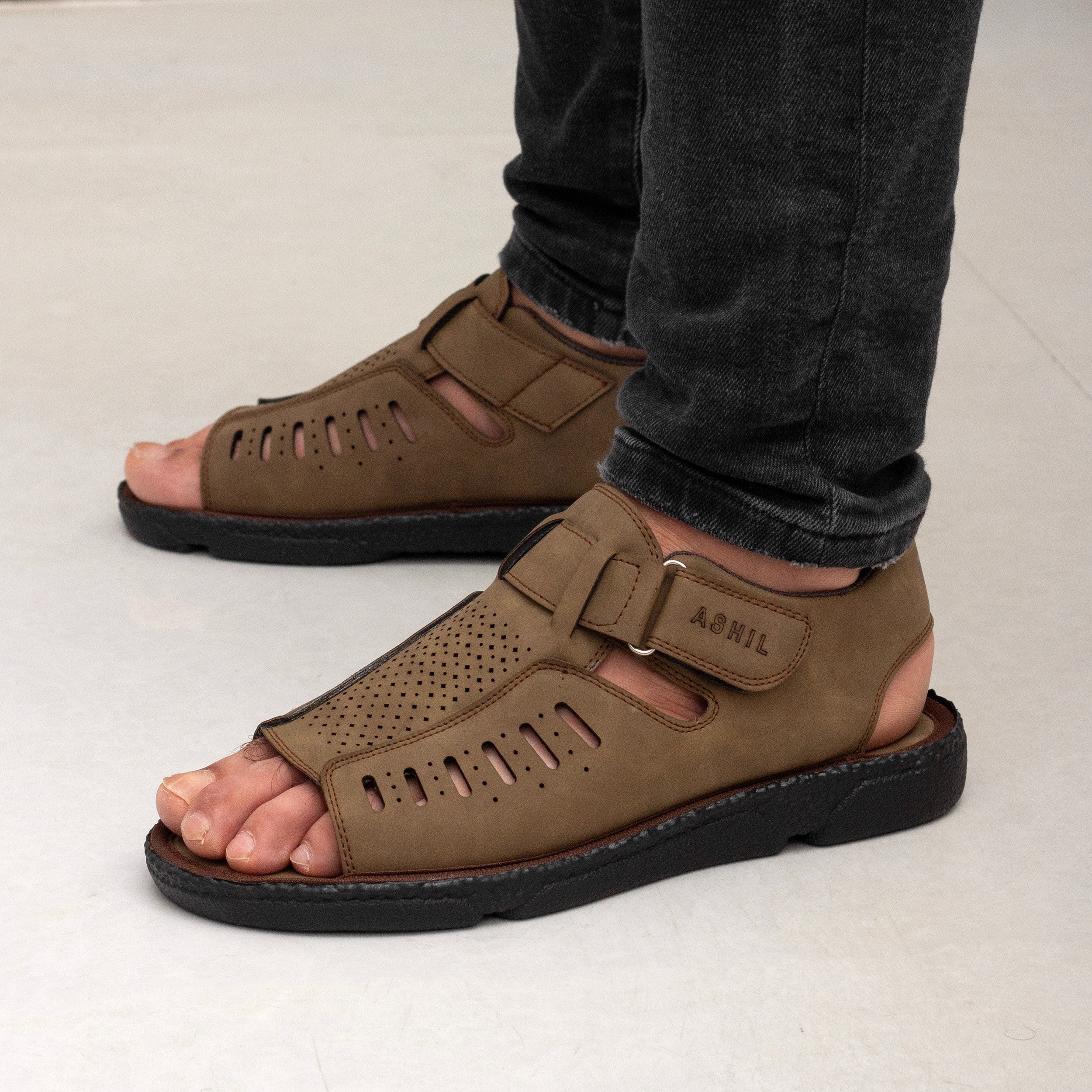 صندل مردانه چسبی مدل منچستر رنگ سدری (پس کرایه)
