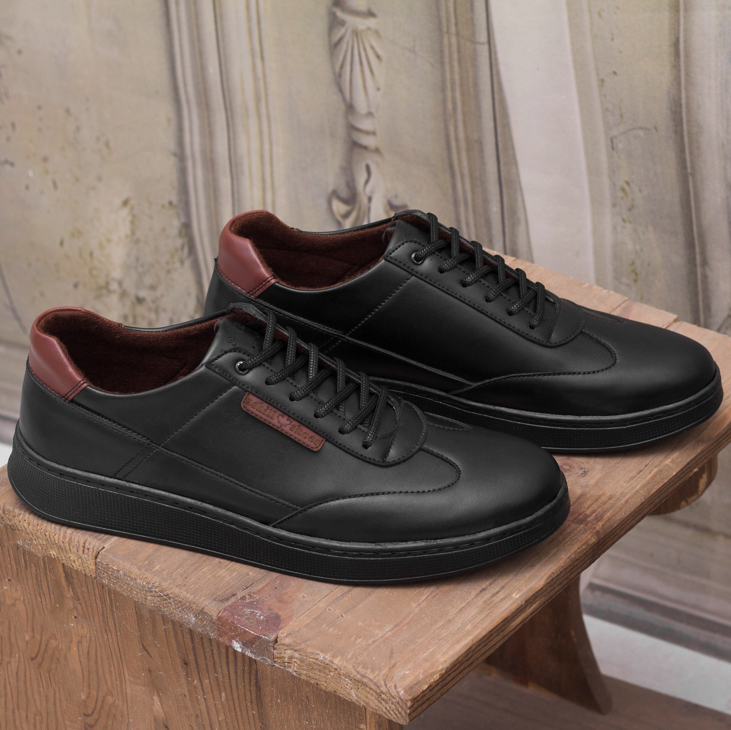 کفش اسپرت مردانه مدل ونیز رنگ مشکی زرشکی زیره مشکی پرفرووش