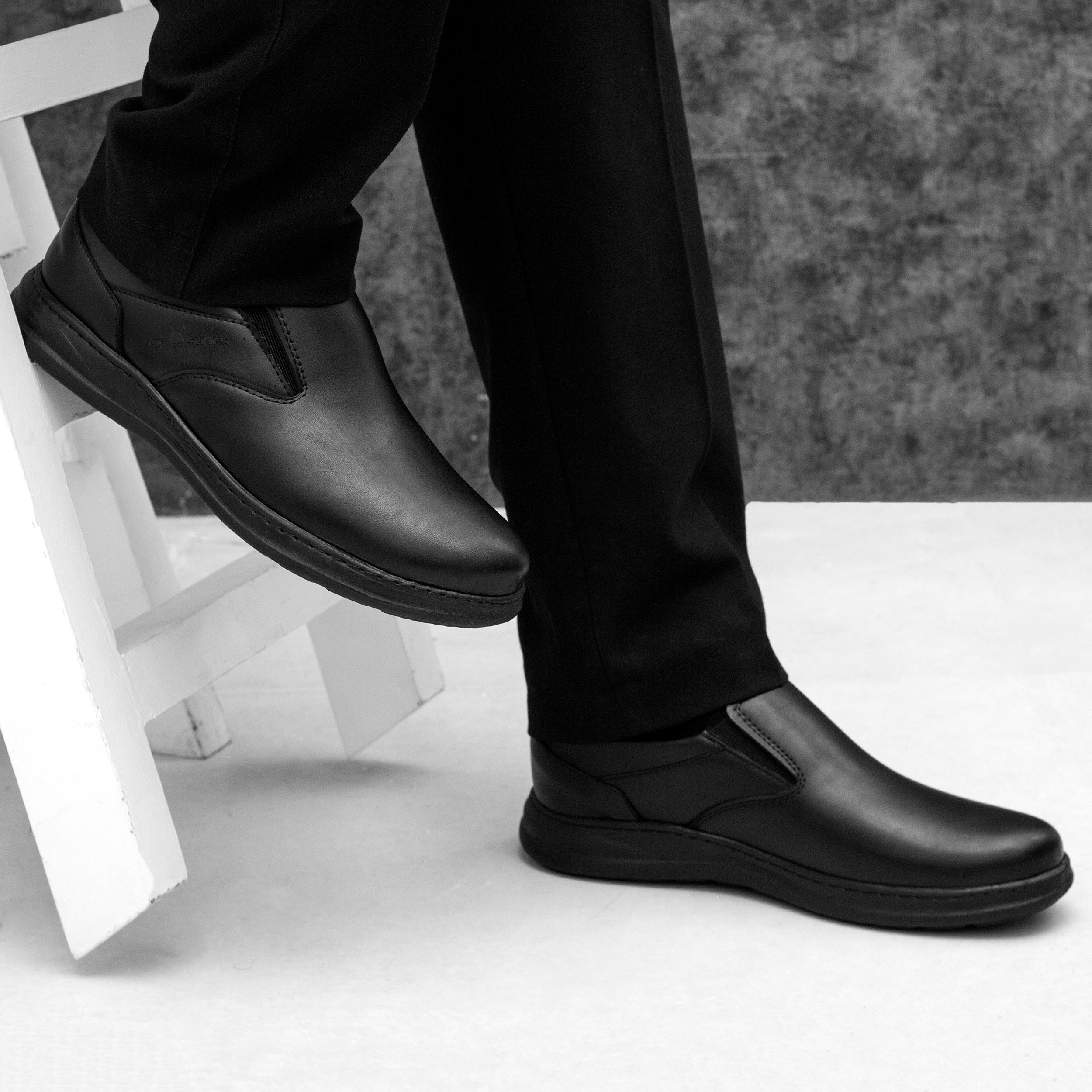 کفش مردانه رسمی مدل وینچستر مشکی چرم مصنوعی یکسره نوک پهن پرفرووش